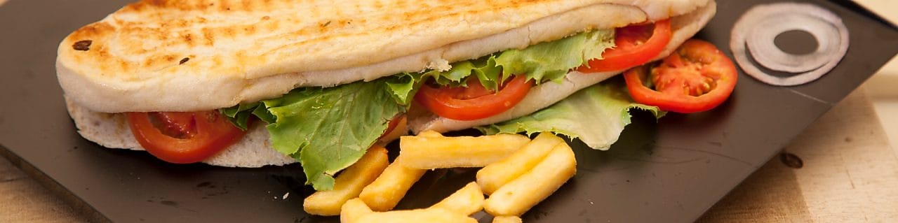 Exemple de plat délicieux proposé dans les restaurants partenaires à proximité des boutiques Shell Select : Pain+frites.