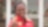 Femme souriante et accueillante devant une boutique Shell