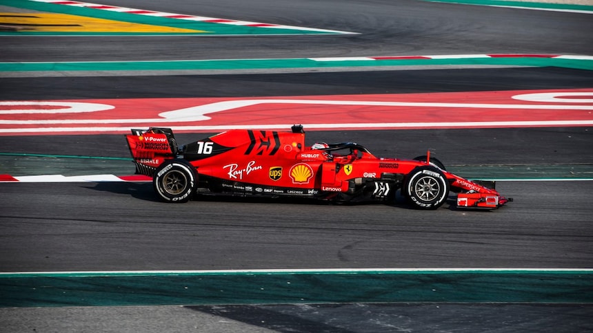 Formule1 Ferrari en 2016 franchissant la ligne d'arrivée