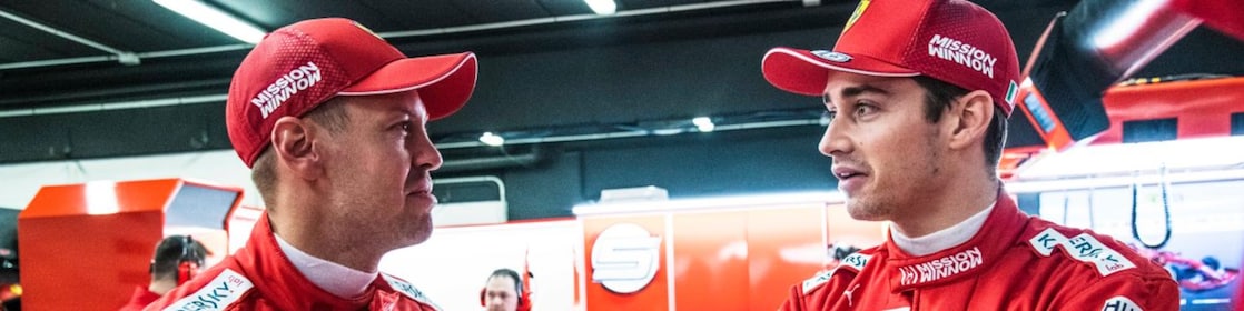 Sebastian Vettel et Charles Leclerc faisant la promotion de shell v-power