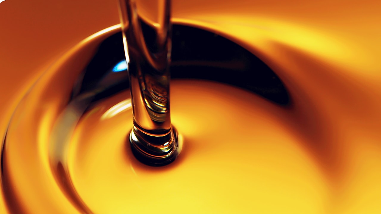 Comment choisir l'huile moteur idéale selon le grade de viscosité, le climat et le style de conduite.