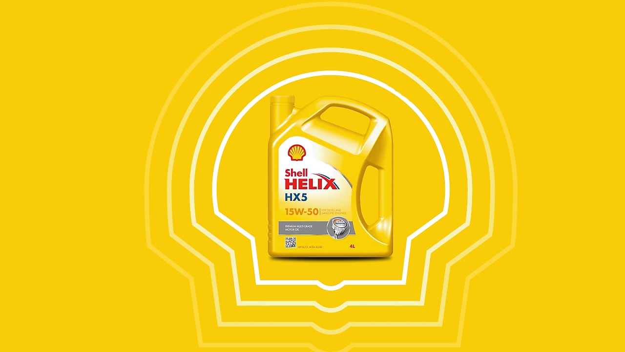 L'huile moteur multigrade Shell Helix 15W-50, idéale pour éliminer les boues des moteurs