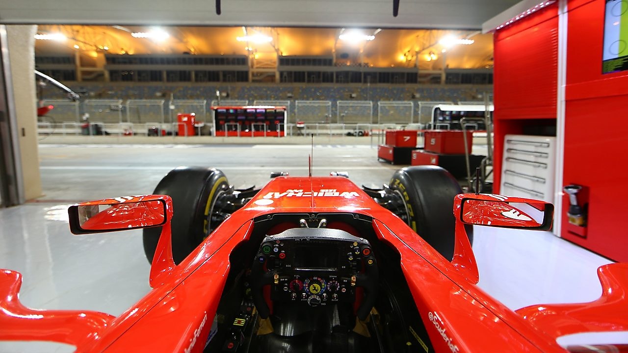 F1 Scuderia Ferrari dans un garage